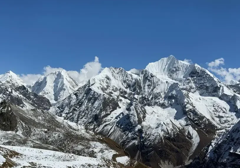 Agency guide on avoiding altitude sickness during the Everest trek
