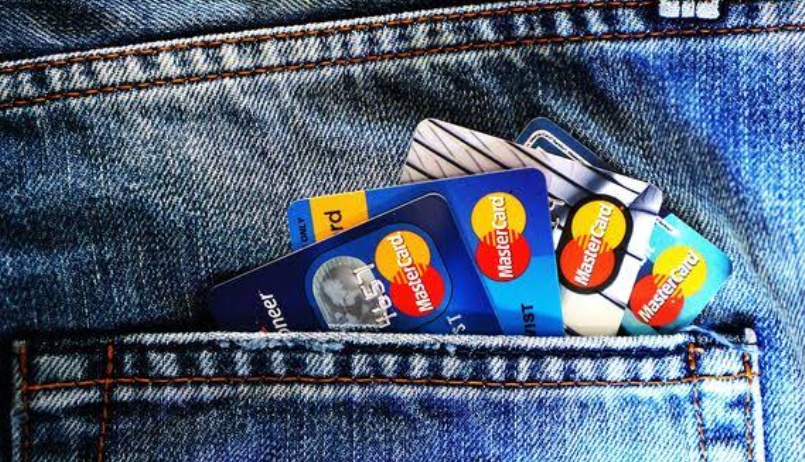How to Use a Personal Loan to Consolidate Credit Card Debt And Save on EMIs